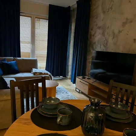 Blue Na Okrzei * وارسو